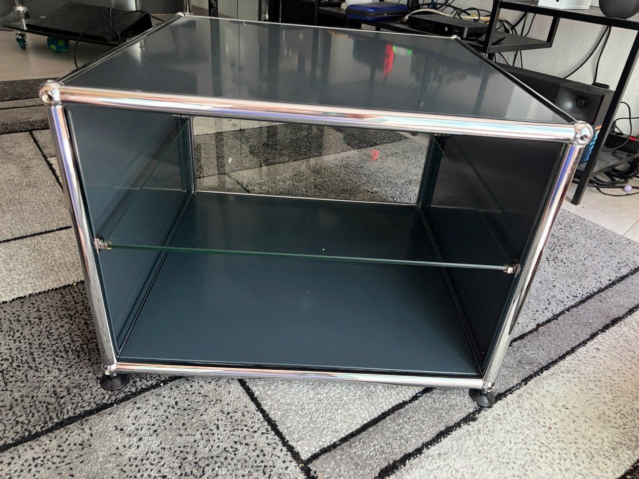 USM Tavoli: USM Haller table basse cube 52x52 anthracite + verre – Usato da Biel/Bienne venduto da kiouk 1
