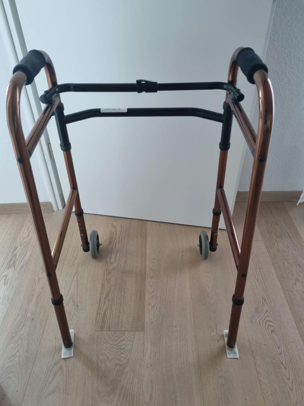 Aides à la marche: Cadre de marche Dakota M – D'occasion à Vufflens-la-Ville par vin_5qck 2