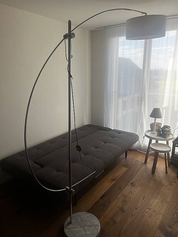 Lampade: Bogen-Stehlampe mit Granitfuss – Usato da Attikon venduto da len85