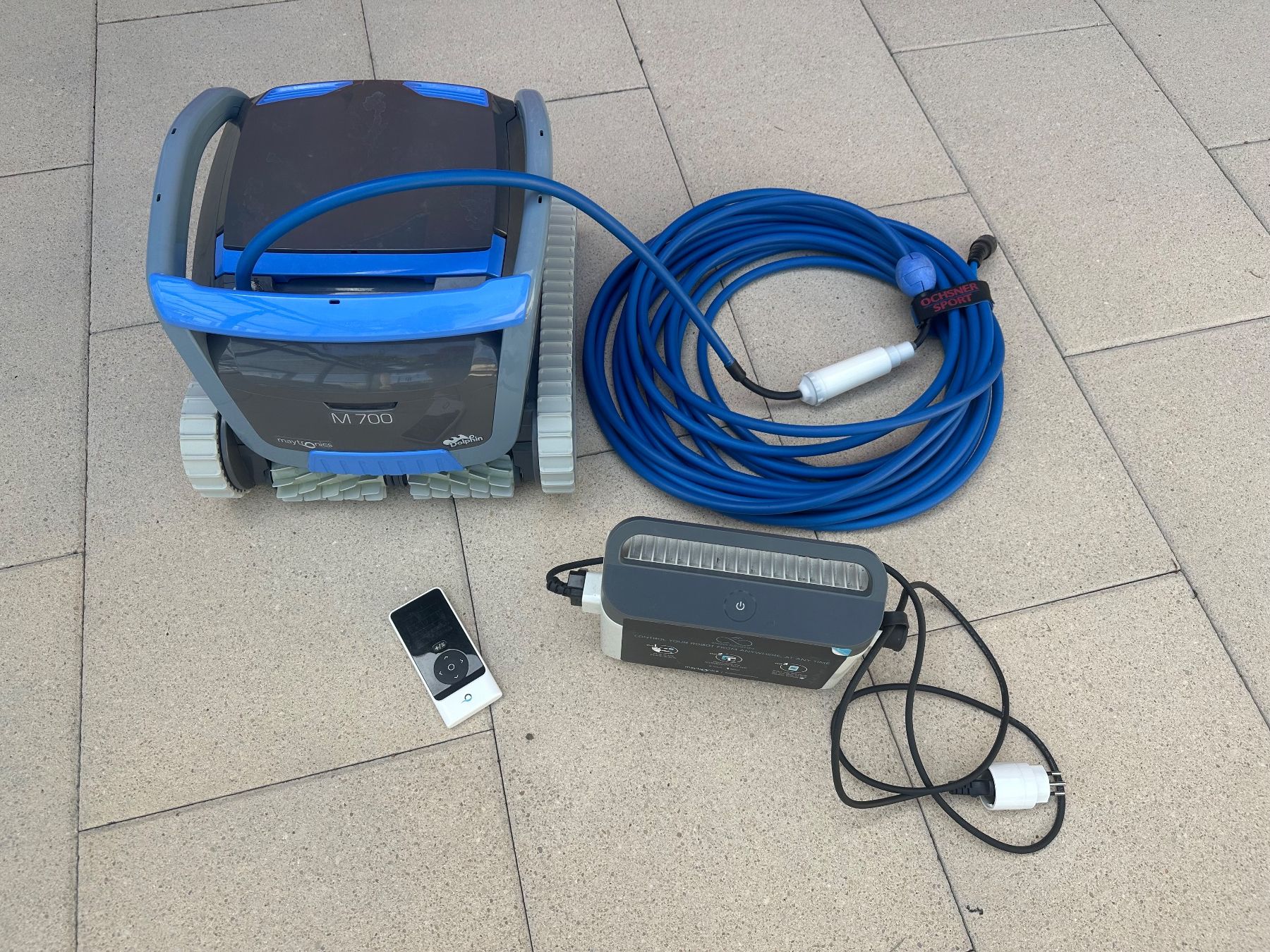 Dolphin Accessori per Piscine: Robot de piscine Dolphin M700 – Usato da Gampelen venduto da Gflocon