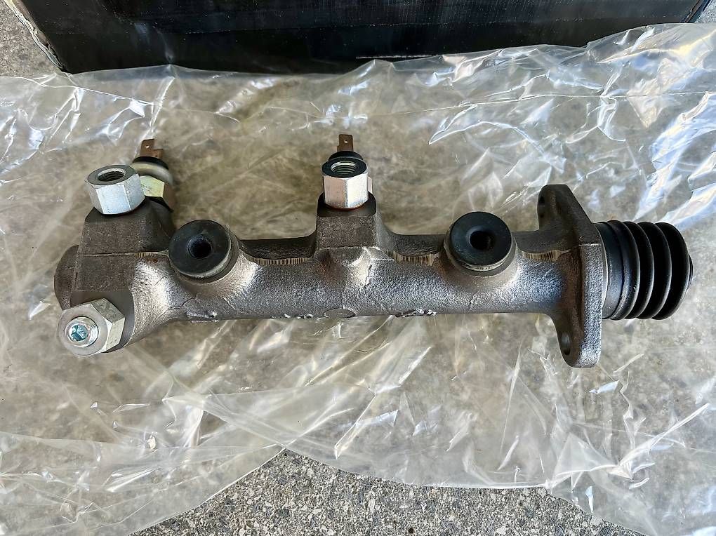 Volkswagen Tutti pezzi di ricambio auto: Hauptbremszylinder ATE VW Bus T2 – Usato da Biel / Bienne venduto da coxbuster7 1
