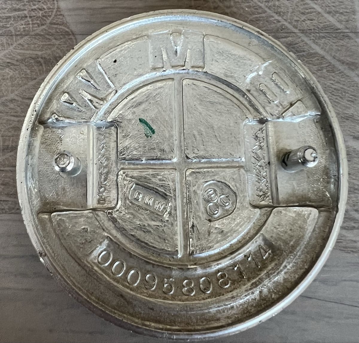 BMW Toutes les pièces auto: BMW Emblem aus Metall  – D'occasion à Sevelen par Ritiplampi 4