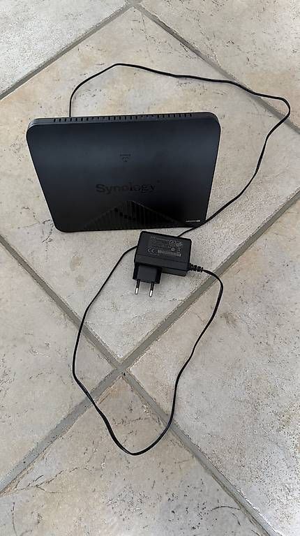 Synology Modem & Router: Synology MR2200ac – Usato da Kriens venduto da Zapan