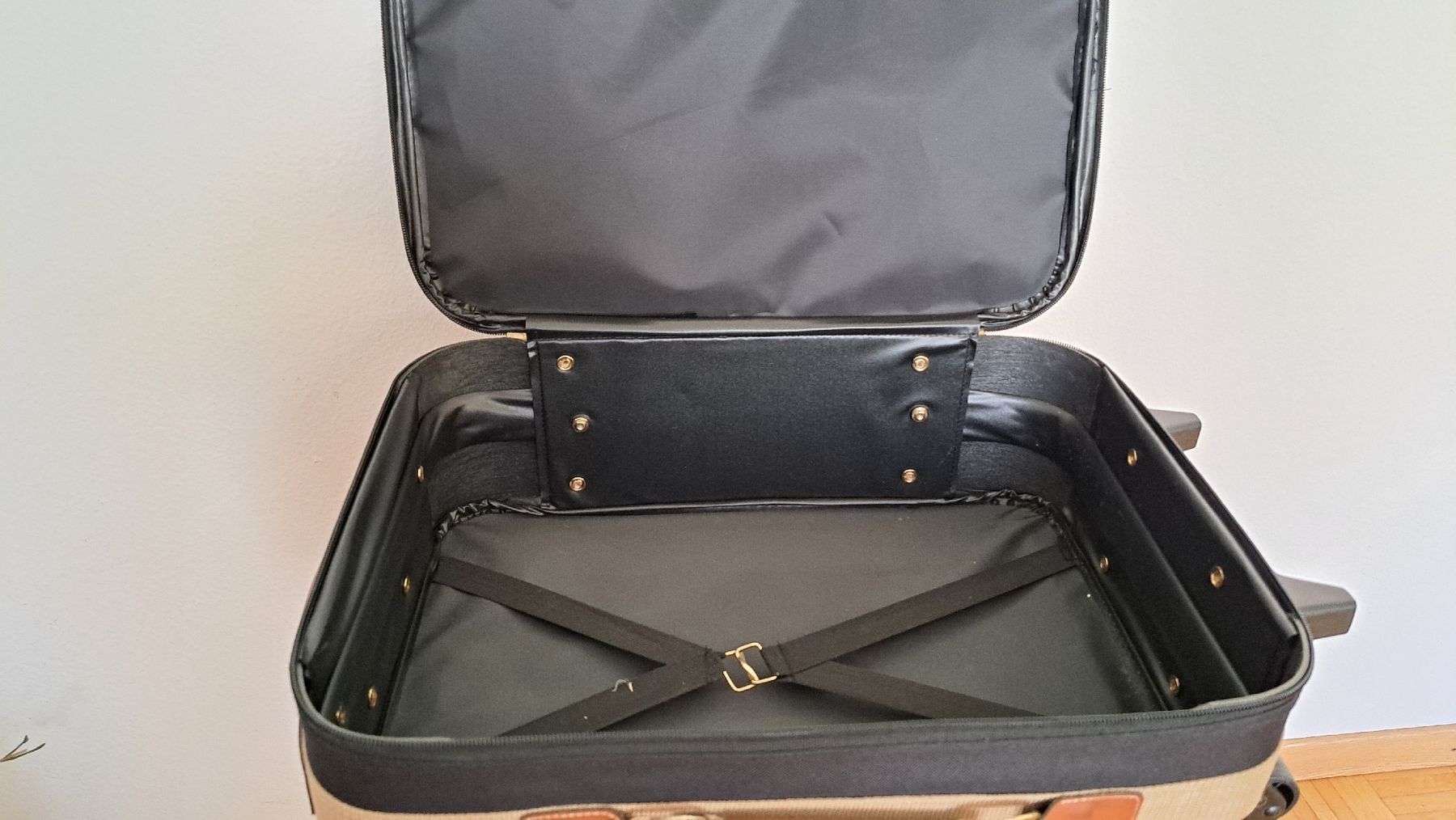 Sonstiges zu Aviatik: Rollkoffer schwarz braun wie Neu – Neu (gemäss Beschreibung) aus Zürich von Freshwind1 2