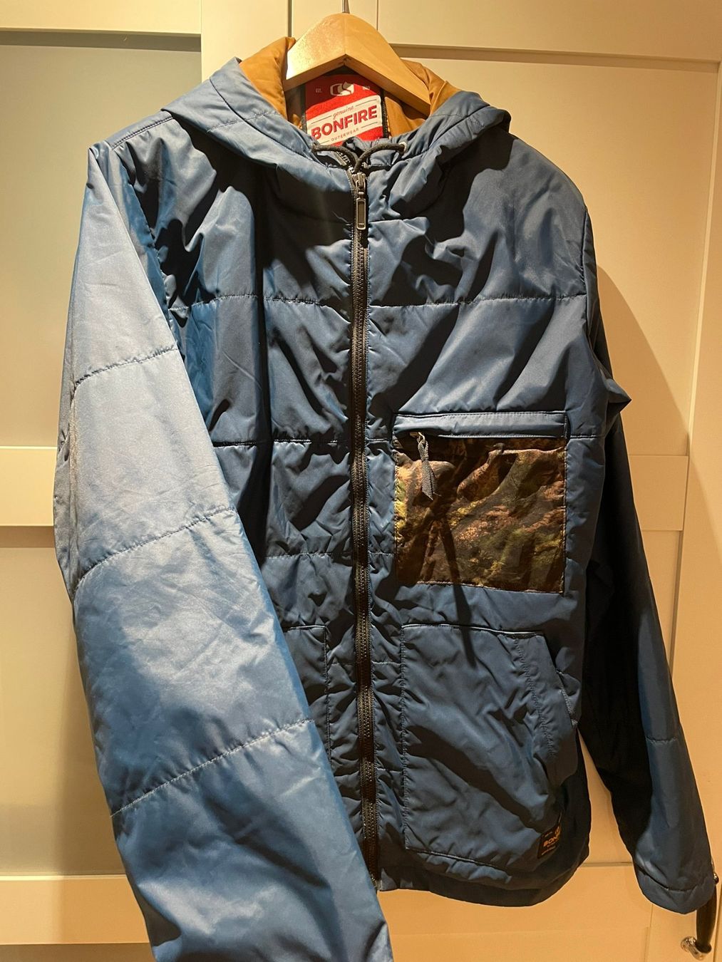 Jacken: Winter Jacke Bonfire – Gebraucht aus Saas Grund von phi_y7db 1