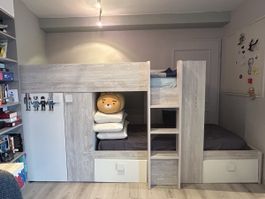 Hochbett Trendy 90x200mit zwei Matrazen. Sehr guten Zustand