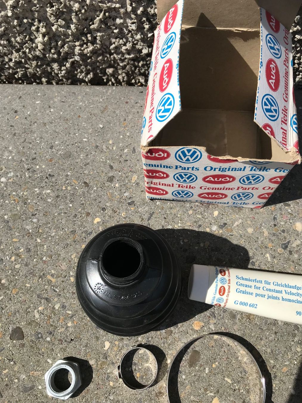 Volkswagen Tutti pezzi di ricambio auto: Audi VW- Manschette 191498203C – Difettoso da Elm venduto da 2084SRB 2