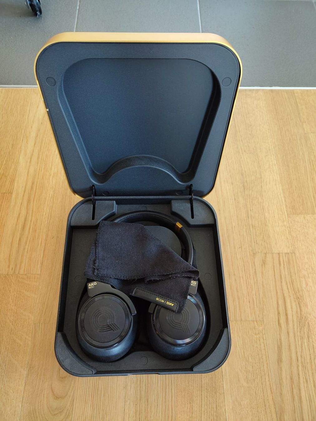 Akg Cuffie: AKG N90Q – Usato da Fribourg venduto da babadi48