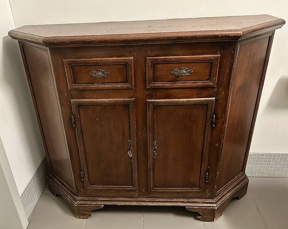 Cassettiere: Alte Kommode / Sideboard – Usato da Zürich venduto da sampions