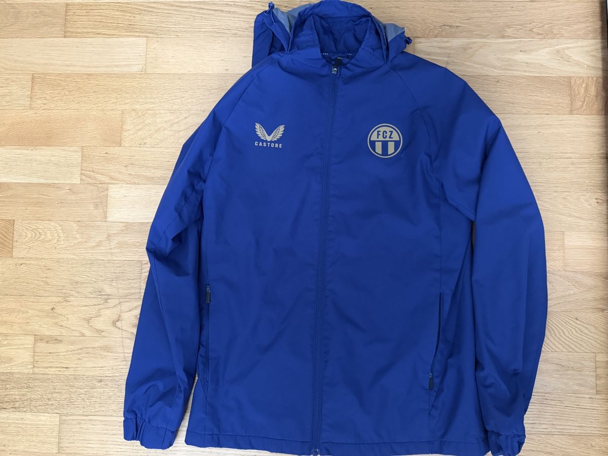 Giacche: Fc Zürich Trainings Regenjacke – Usato da Fällanden venduto da lor_6bj9