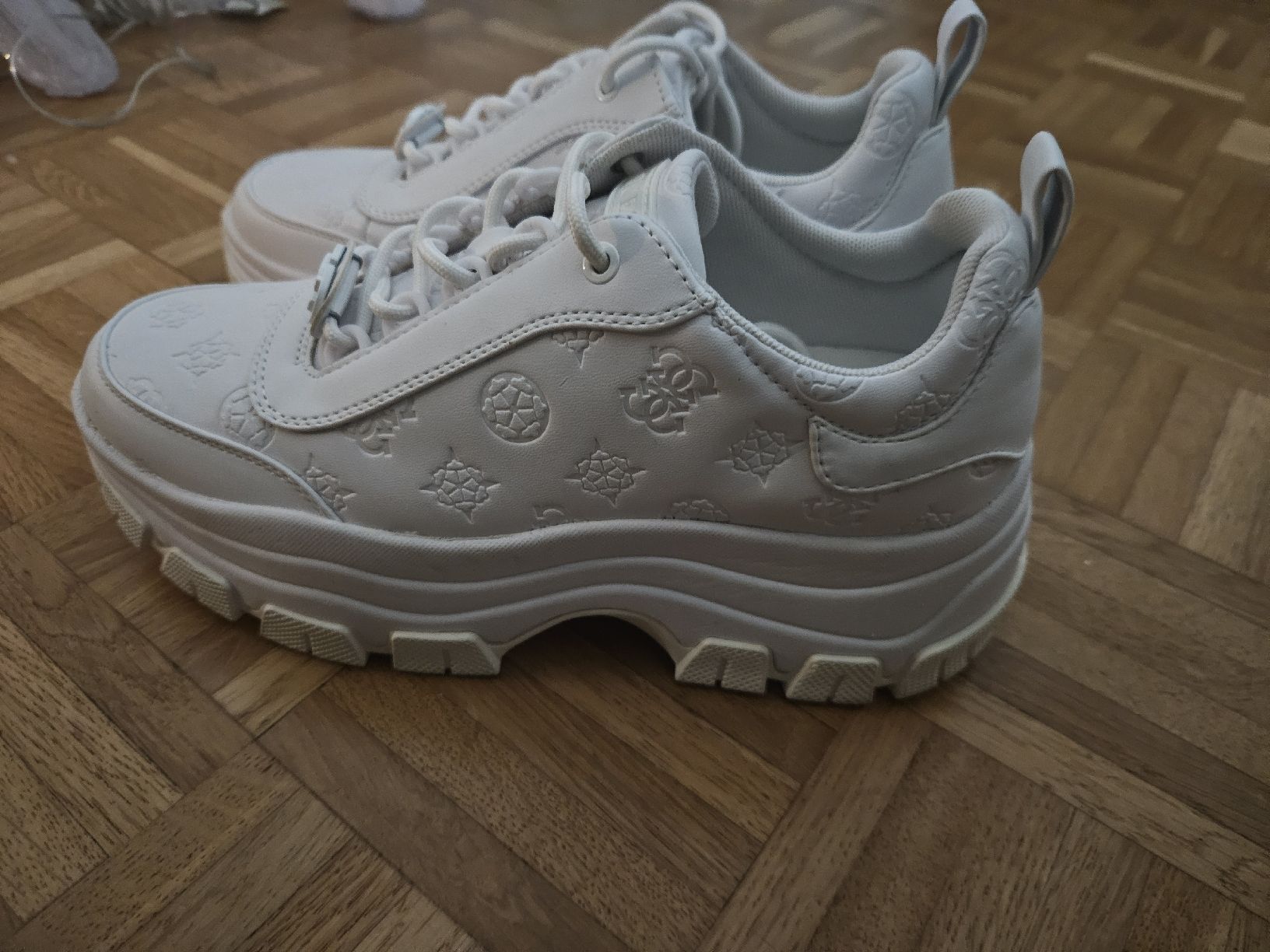 Guess Chaussures femmes: guess sneaker  – Neuf (Voir description) à Basel par fragolina08 1