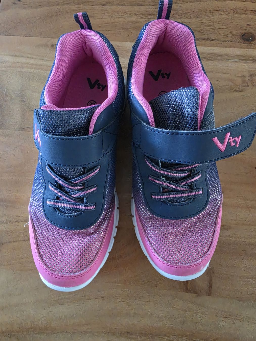 Dosenbach Schuhe für Mädchen: Kinder Turnschuhe Grösse 32 Vty Mädchen  – Gebraucht aus Büsserach von Divina86