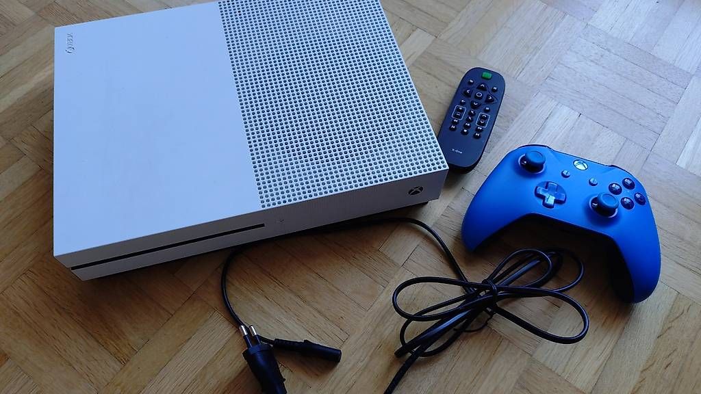 Microsoft Konsolen: Xbox One s avec film 4K manette câble télécommande – Gebraucht aus Bussigny von RicardoShop