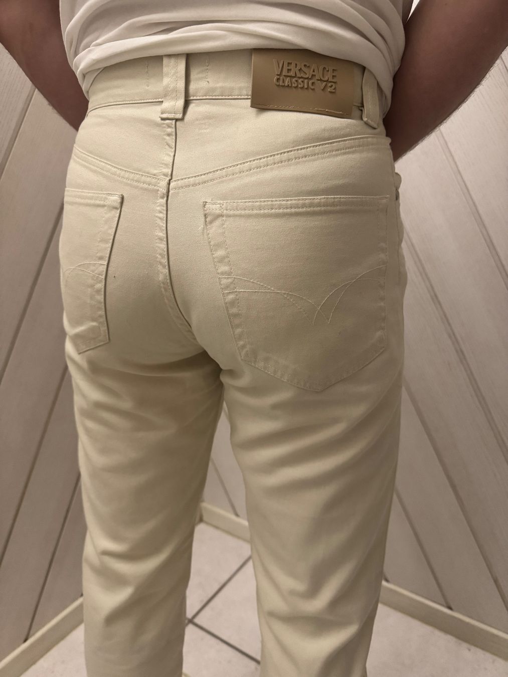Versace Jeans: Versace jeans beige, Taille 40 – Usato da Moutier venduto da Vane-Ortiz 2