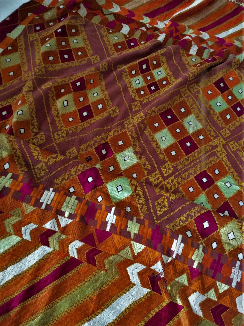 Tessuti: Phulkari sur Kadhi – Usato da Genève venduto da edelweiss1900 3
