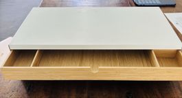 kleines Podest mit Schublade für Laptop
