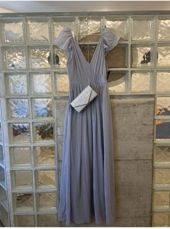 Festliches Sommerkleid mit Clutch