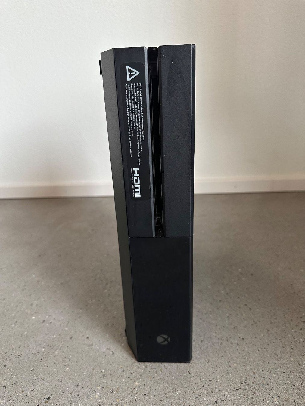 Microsoft Consoles: Xbox One Bundle: Xbox One + 2 Controller + 10 Spiele – D'occasion à Zürich par justyna.k