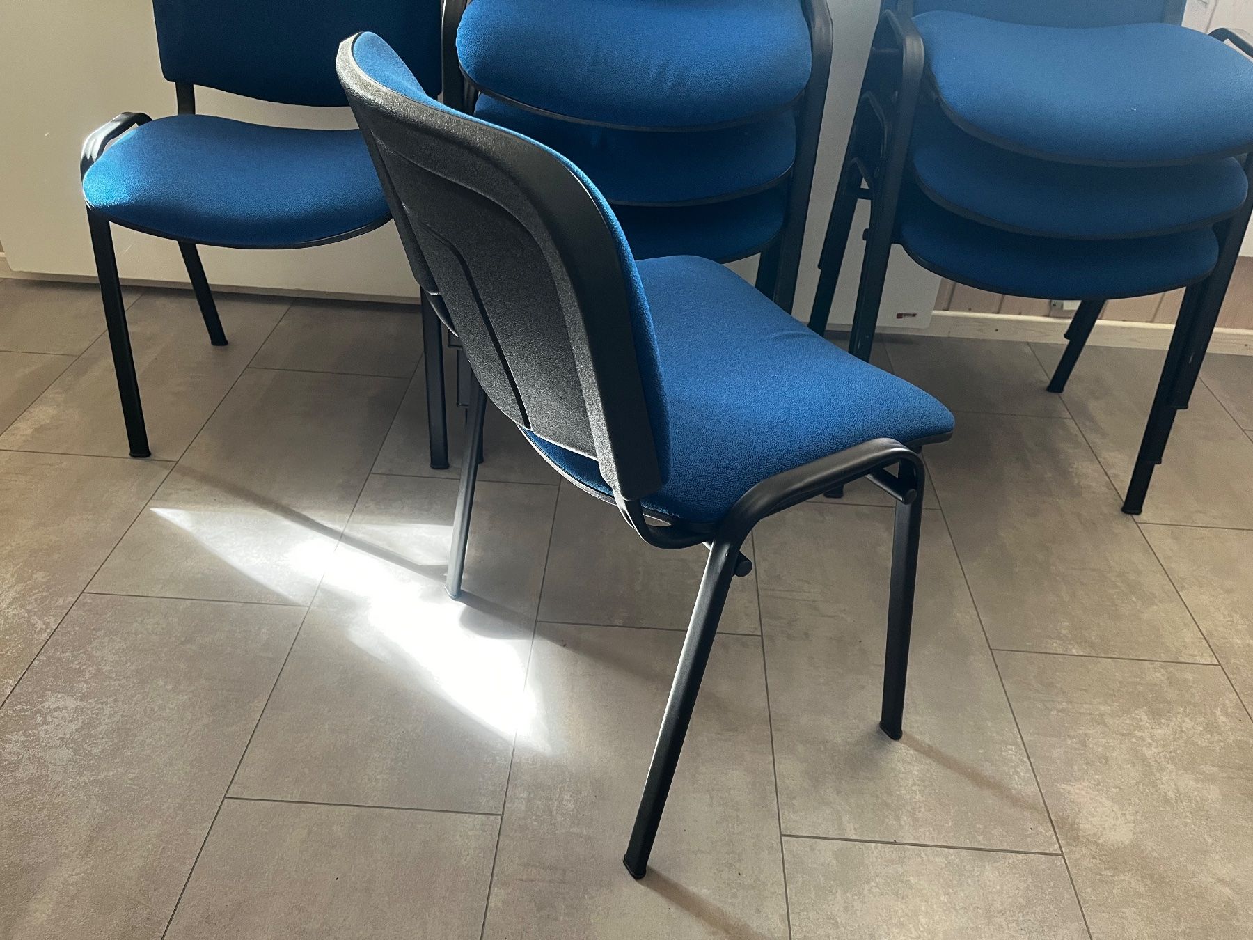Stühle: 8 Stühle blau/schwarz – Gebraucht aus Rudolfstetten von Mastertools 2