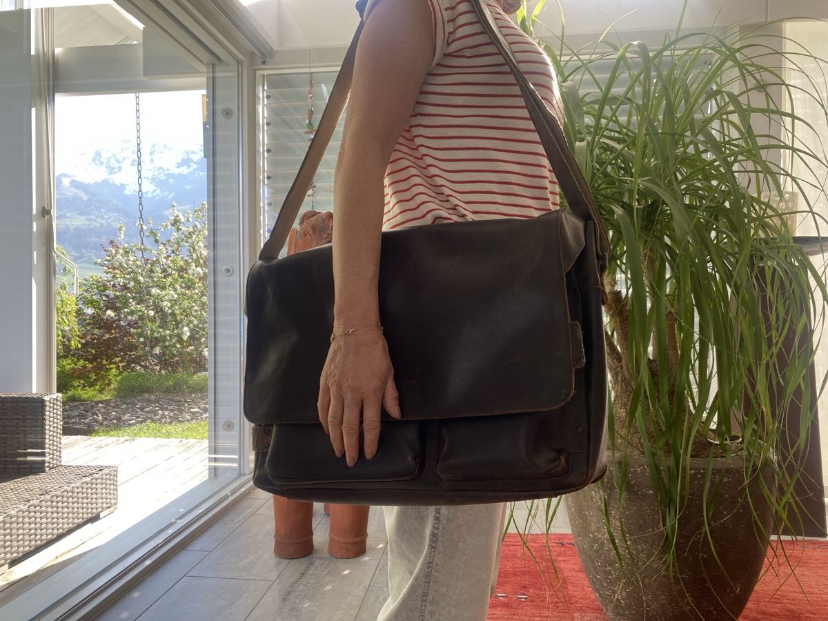 Borse: aunts & uncles ledertasche – Usato da Sargans venduto da Nikelmaker 1