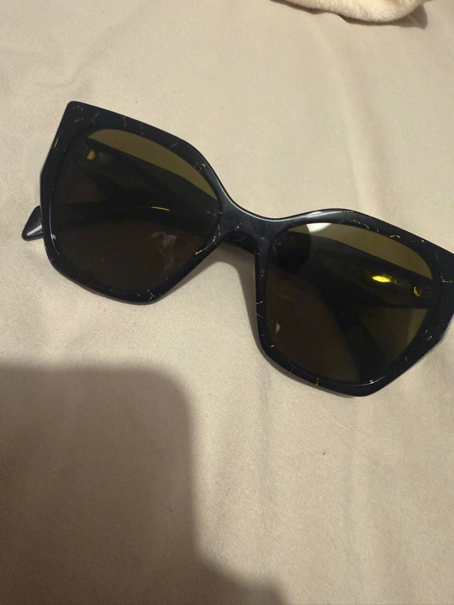 Prada Brillen & Gläser: Prada Sonnenbrillte – Gebraucht aus Zürich von francisca.21