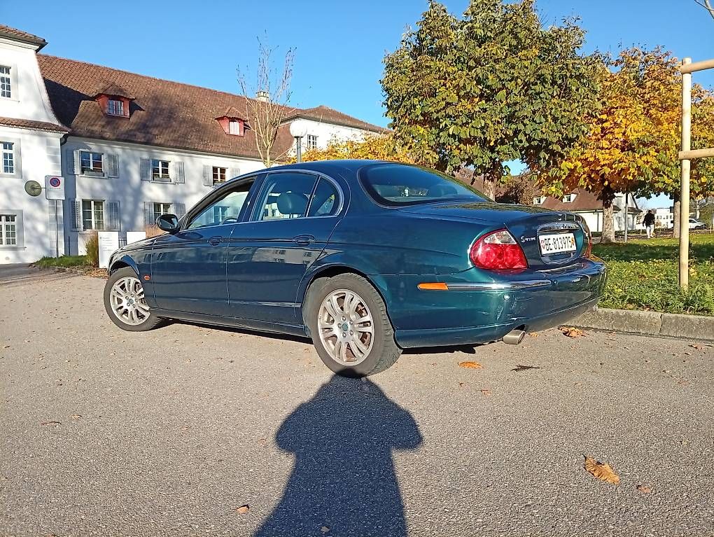 Automobili: JAGUAR S-TYPE 4,2 V8  ab MFK Juni 25 – Usato da Langenthal venduto da Jasson_Anderson