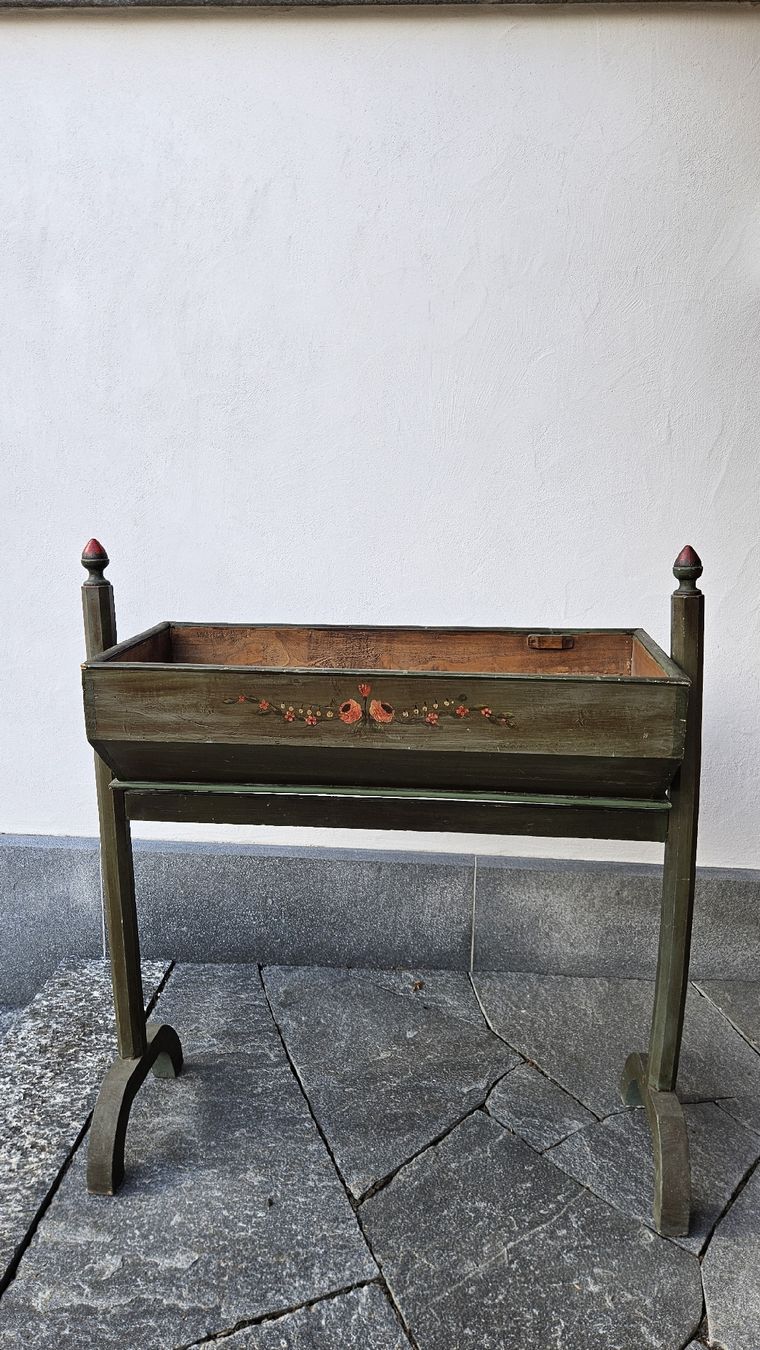 Articoli in legno: Antike Wiege Holz mit Bauernmalerei – Usato da Embrach venduto da coegli 1