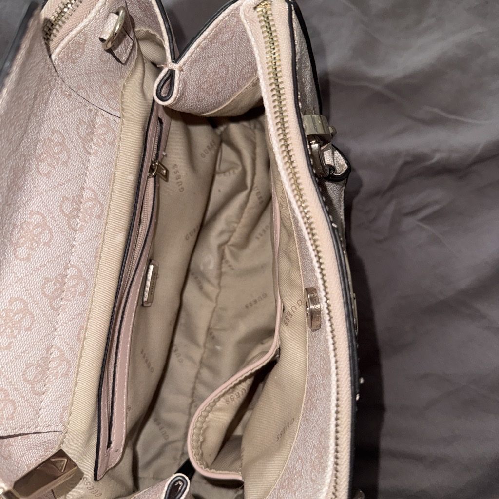 Guess Borse da donna: GUESS Handbag – Nuovo (secondo la descrizione) da Dulliken venduto da alb_k8v7 3