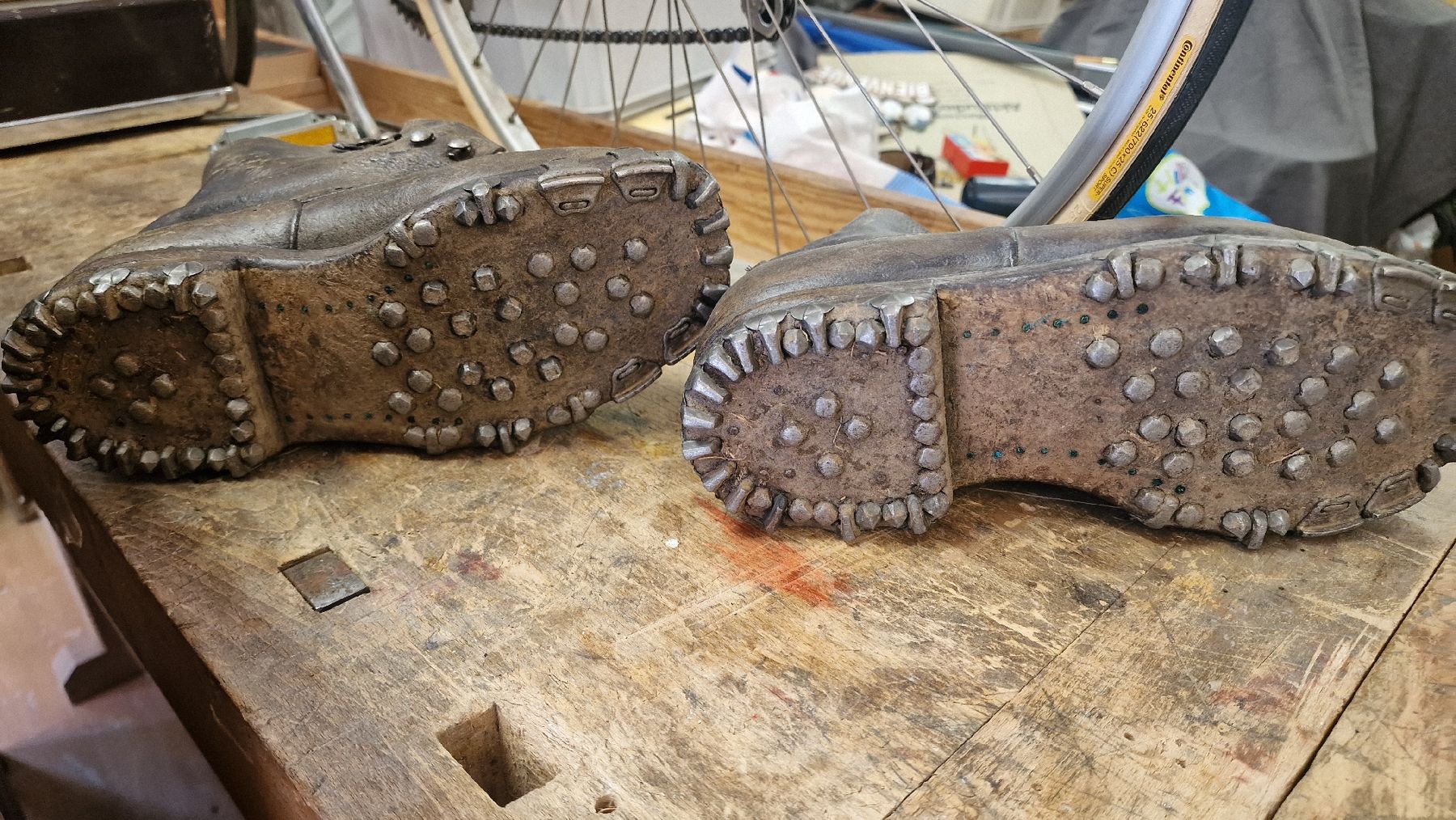 Scarpe da uomo: Originale Militärstiefel mit Spikes – Usato da BERN venduto da Intarsia 2