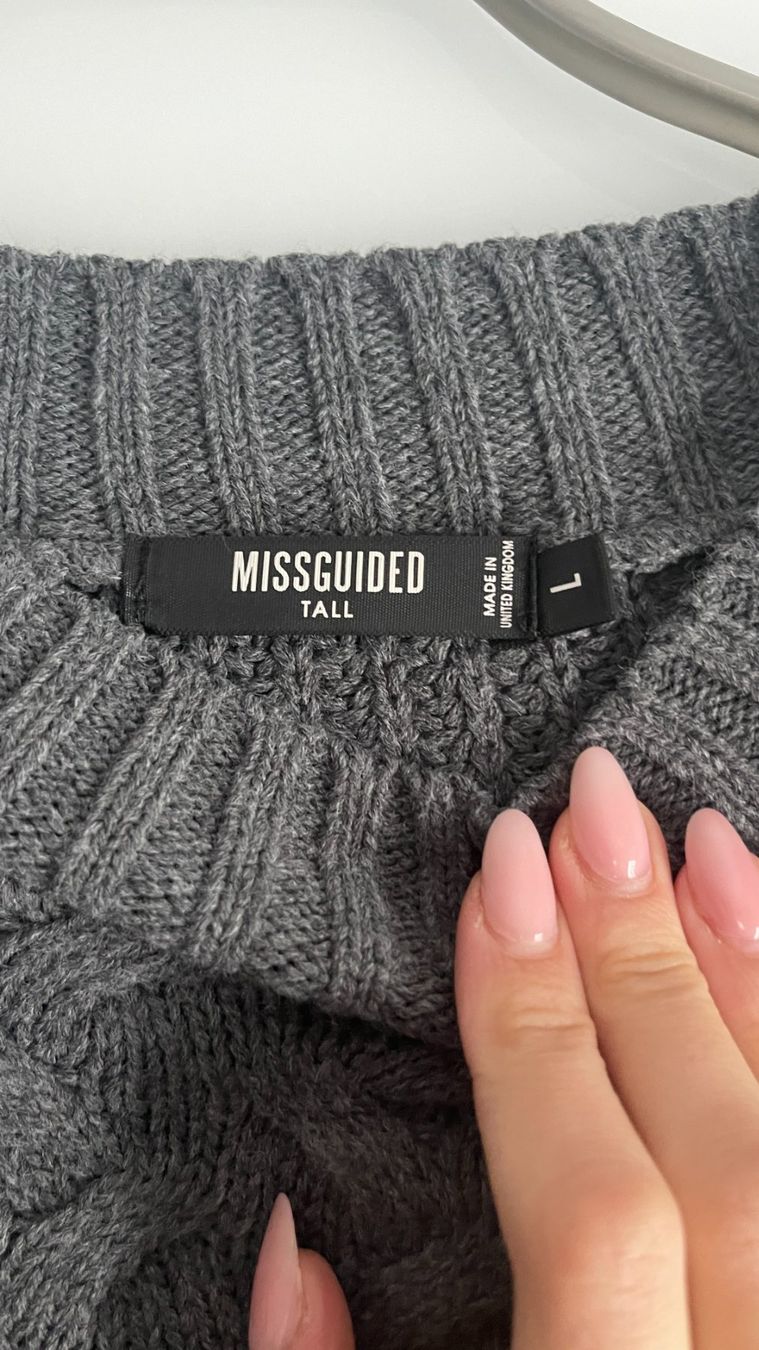 Pullover & Sweatshirts: Missguided Pullover grau – Gebraucht aus Lausen von sim_hgp6 1