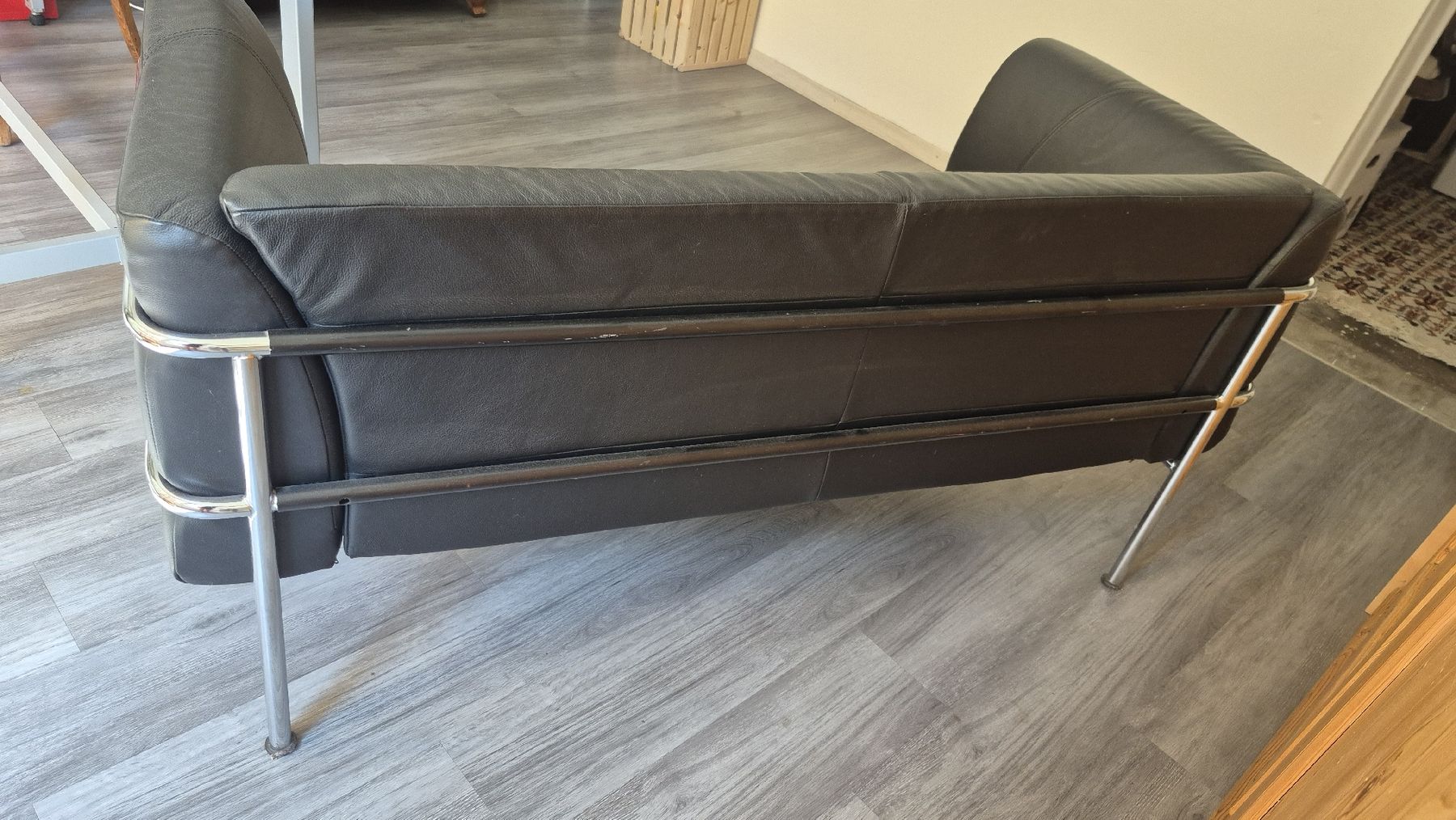 Divani: 2- Sitzer Ledersofa schwarz Metallgestell – Nuovo (secondo la descrizione) da Zürich venduto da Knauelrockerin 3