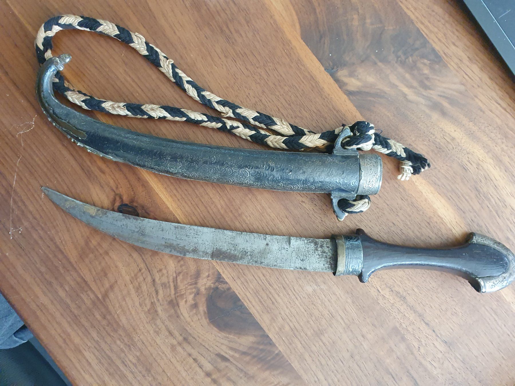 Posate: Antiker Krummdolch Khanjar mit Scheide – Usato da Basel venduto da M2 5
