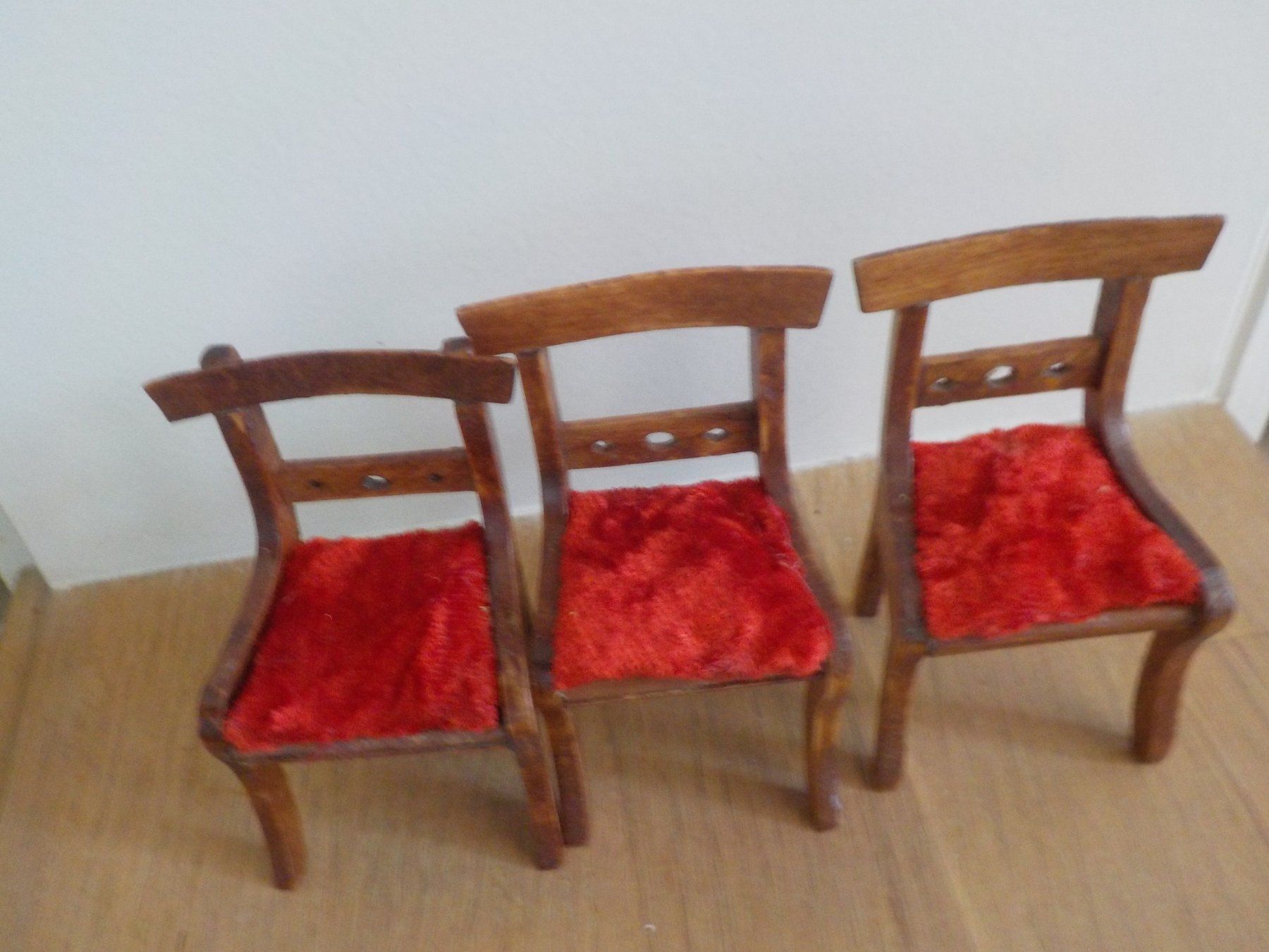 Case e mobili per bambole: antike Puppenhausstühle 3 Stück (Puppenhaus) – Usato da Muri b. Bern venduto da Ricardodecor 1