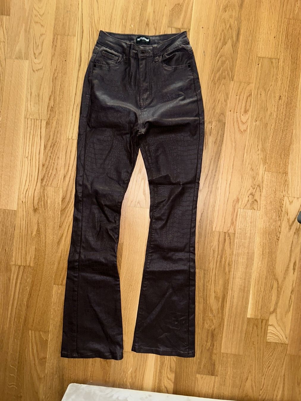 Jeans: CROC BRAUN FLARE JEANS – Nuovo (secondo la descrizione) da Luzern venduto da Suneha 1