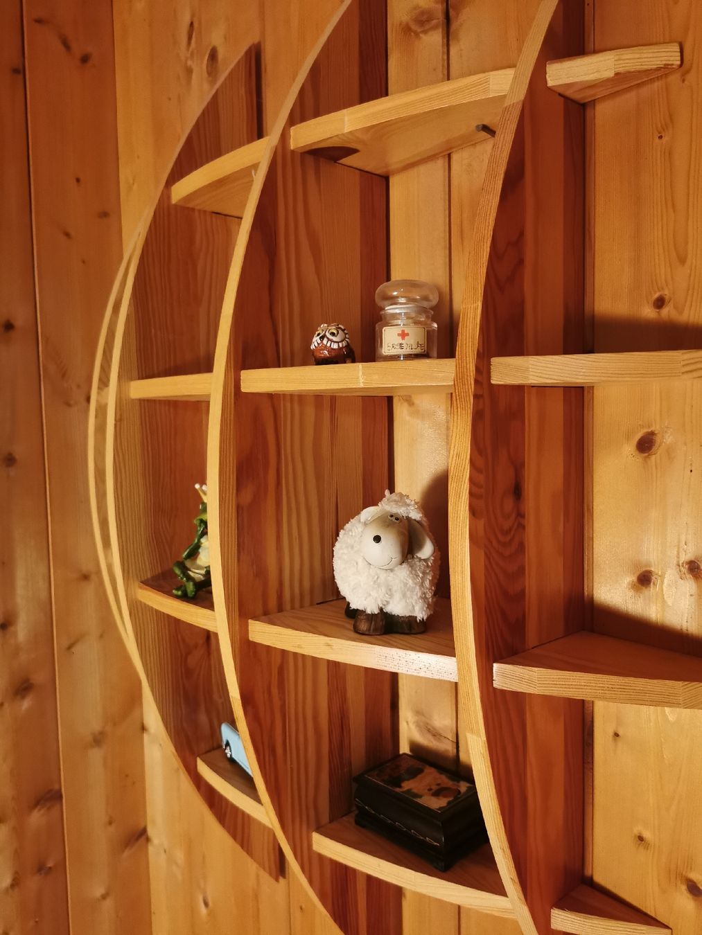 Regale: 2 Holzregale, rund, steckbar – Gebraucht aus Wettingen von Biitel 2