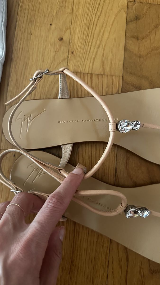Zanotti Scarpe da donna: Giuseppe Zanotti strappy flats with crystals size – Usato da Luzern venduto da ida_hv2y 2