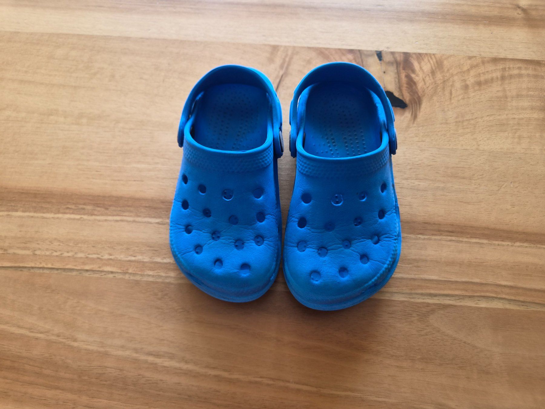 Schuhe für Jungen: Set / 2 Stk. Kinder Clogs Grösse 24 – Gebraucht aus Ibach von urs_sl5h 4