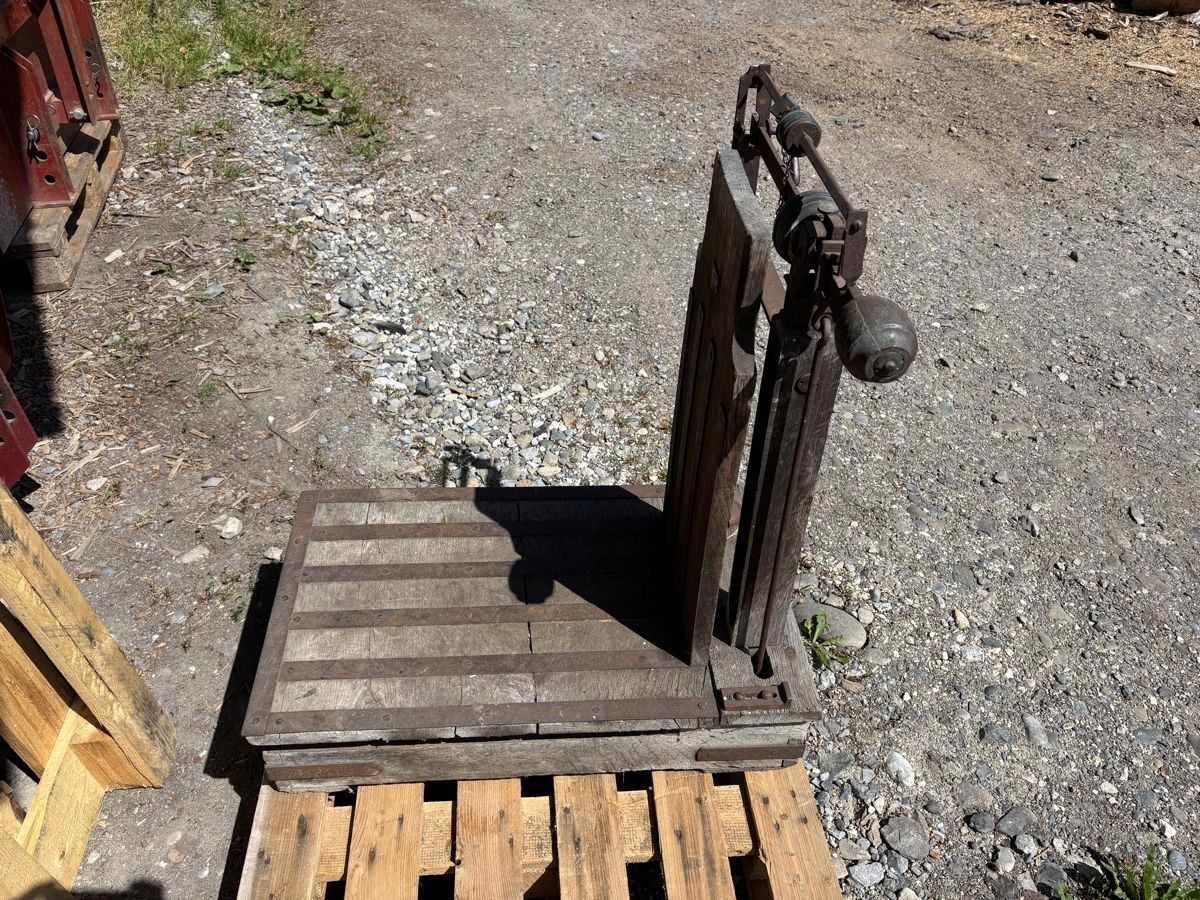 Bilance e pesi: Alte Waage aus Holz – Usato da Leutwil venduto da chr_9v9p