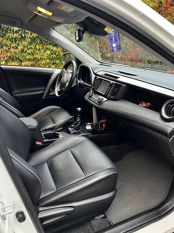 Toyota Automobili: Toyota RAV4 2.0 – Usato da Thun venduto da Miilos 2