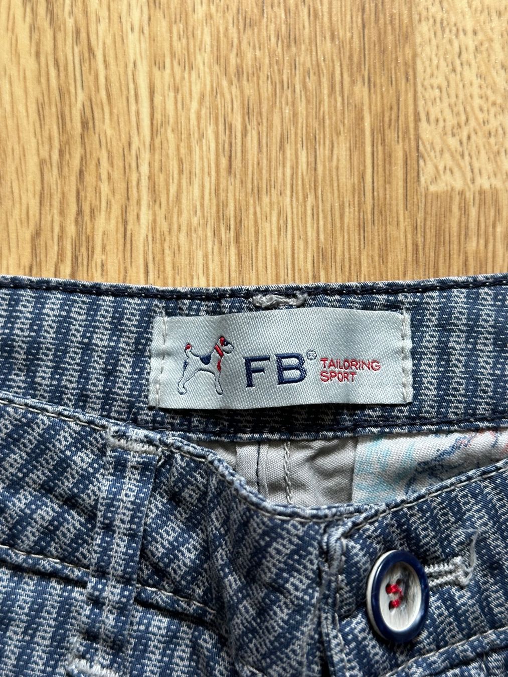 Pantaloni: Kurze Hosen / Shorts – Usato da Ennenda venduto da schueppi 1