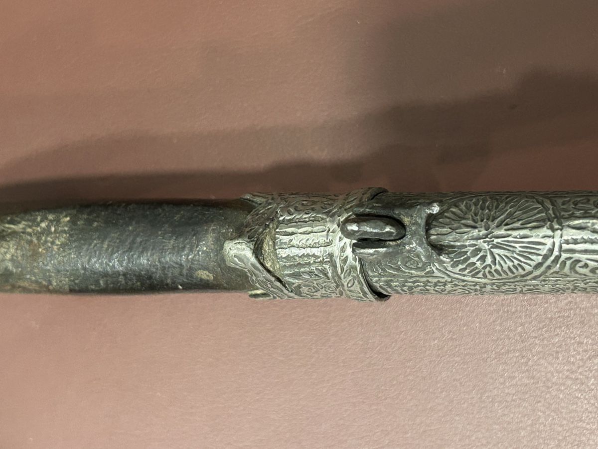 Posate: Dolch verziert mit handgefertigter Metallscheide – Usato da Losone venduto da del_yh97 4