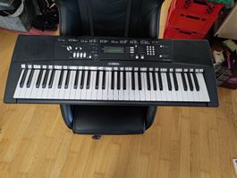 Clavier électronique Yamaha EZ-200, état d'occasion