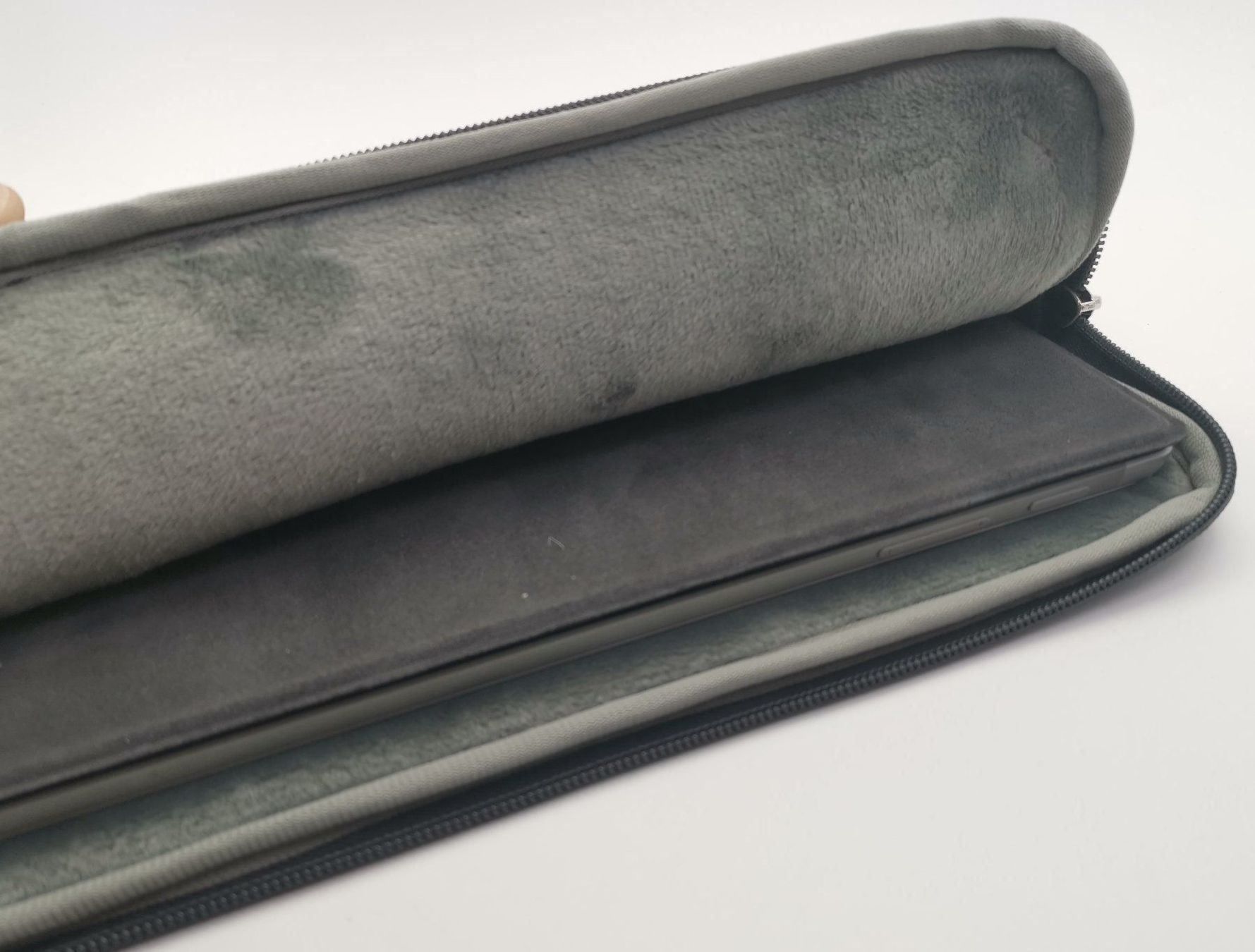 Taschen: Microsoft Surface Pro Tasche - grau / 13" / 12.3" – Neu (gemäss Beschreibung) aus Niederglatt ZH von K1r7 8