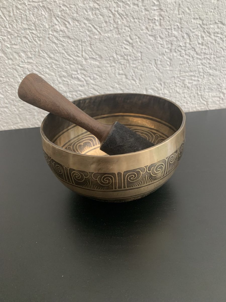 Musikinstrumente: Klangschale mit Schlägel - 17 cm – Gebraucht aus Bern von dune83