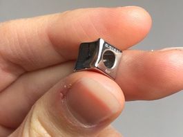 Pendentif en acier cube écrasé Anhänger Stahl Crushed Effekt