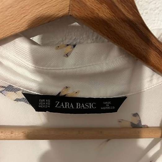 Zara Camicette: ZARA SHIRT SIZE: XS – Usato da Schlieren venduto da jul_yrw7 2