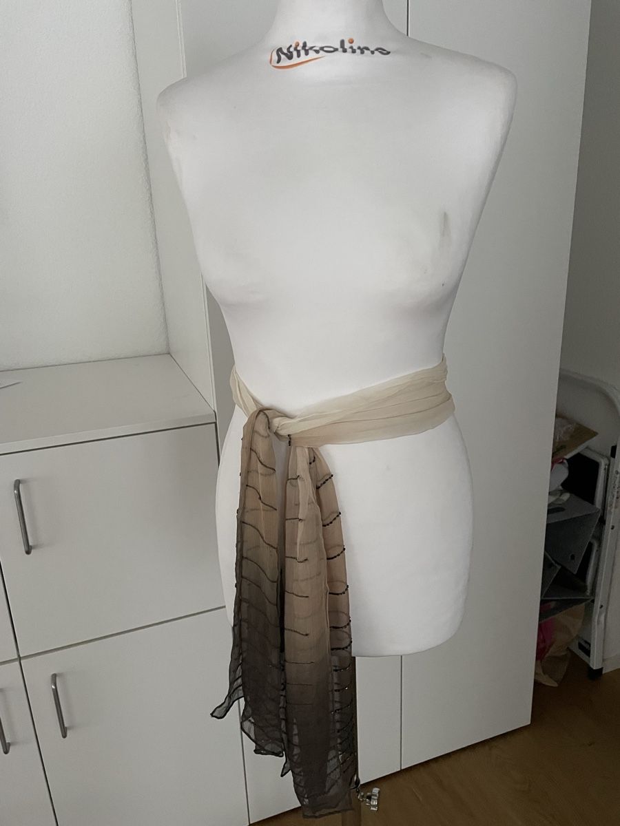 Foulard & Sciarpe: Edle  Schal, Seide mit Perlen. Top Zustand! – Usato da Winterthur venduto da tat_ky5h 1