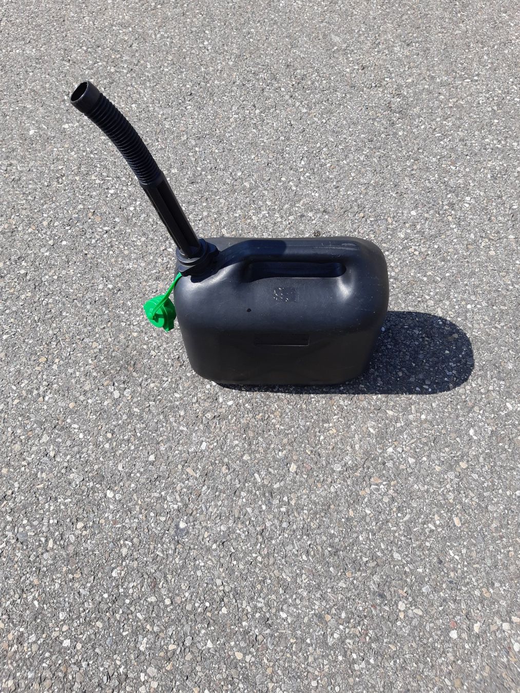 Benzinkanister: Kraftstoffkanister 10 Liter – Neu (gemäss Beschreibung) aus Bülach von blackhawk21