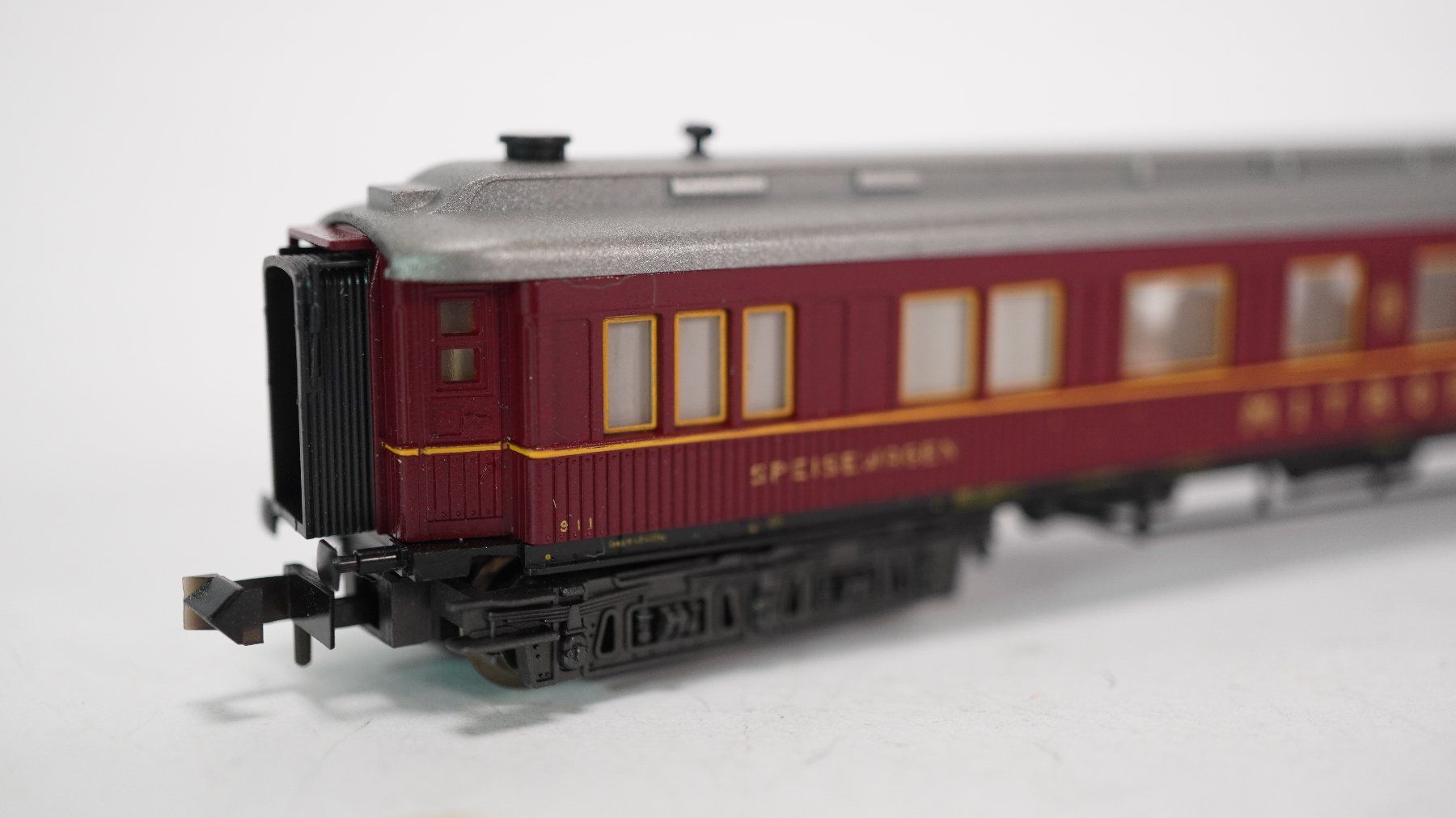 Trix Modelleisenbahnen: e37 Spur N Minitrix Mitropa Speisewagen 311 – Gebraucht aus Thun von evinka_gmbh 1