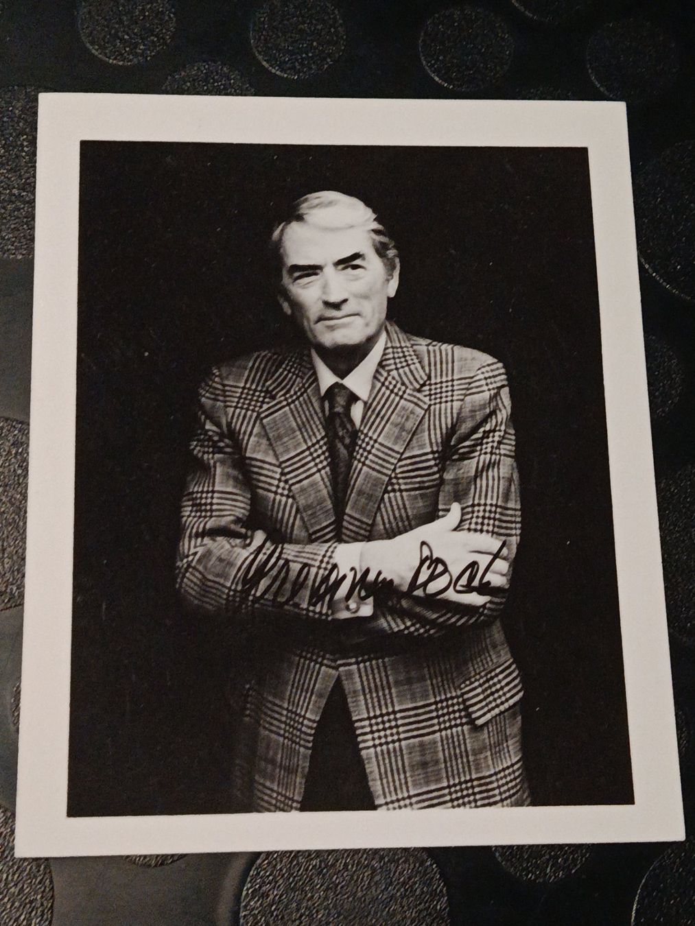 Autografi: Gregory Peck- offizielle Autogrammfoto – Usato da Menziken venduto da Artographs
